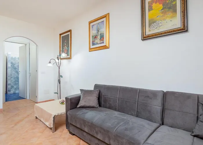 2 In In Campagna Lägenhet Olbia